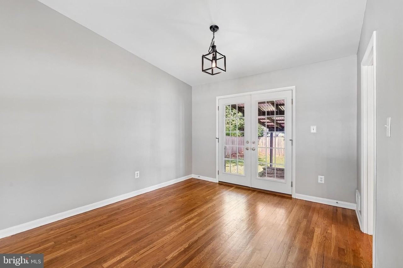 1103 Playford Ln - Photo 6 of 30