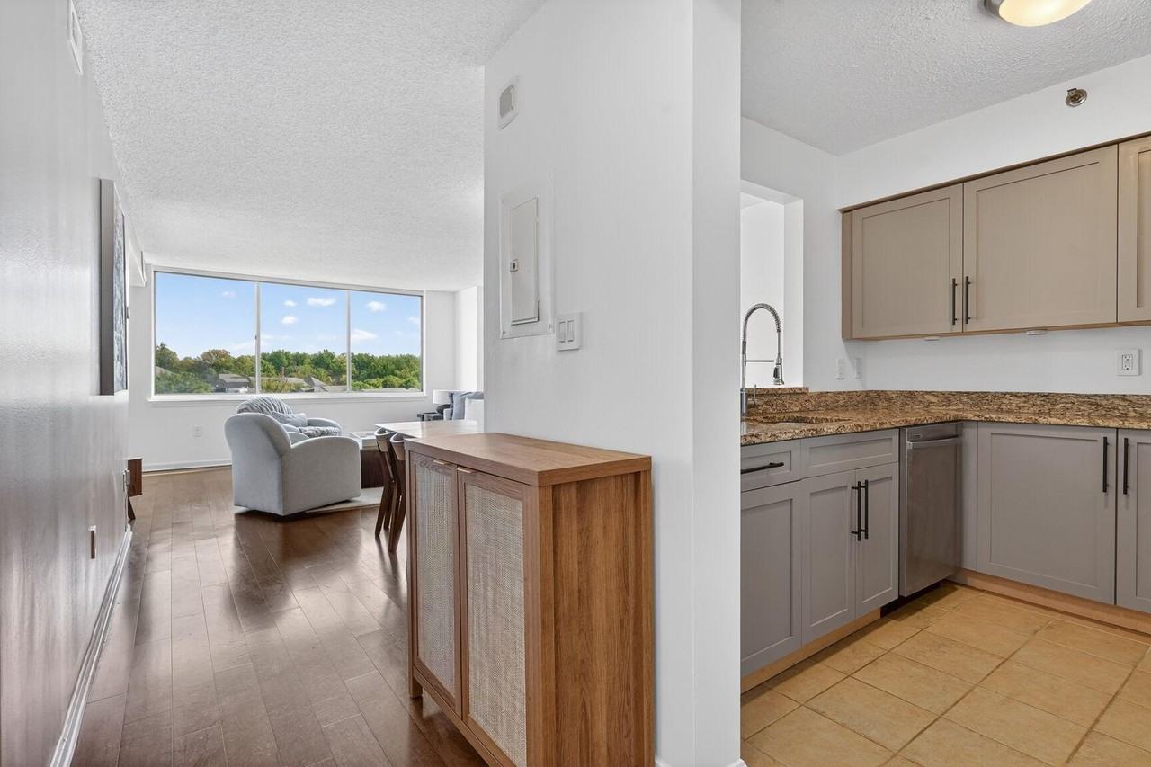 10101 Grosvenor Pl - Photo 4 of 23
