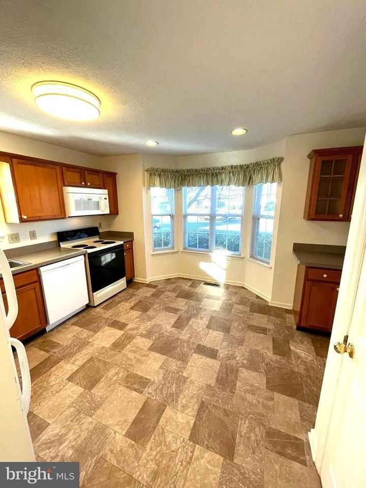 2086 Cidermill Ln - Photo 4 of 15