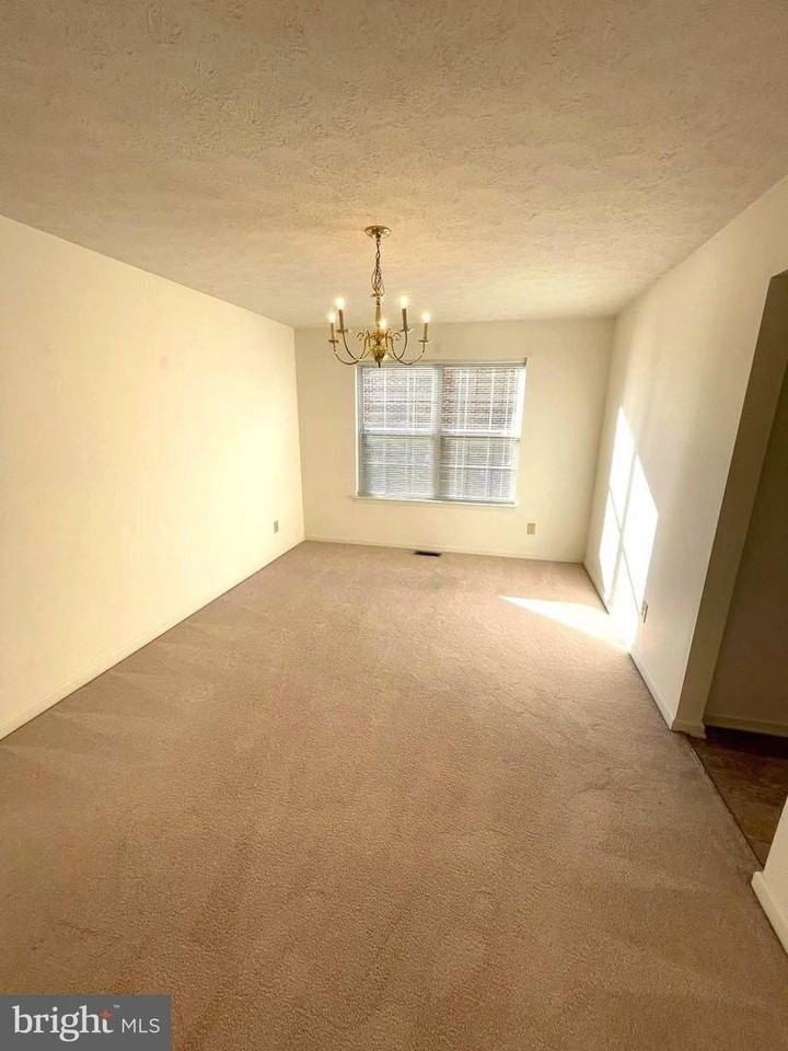2086 Cidermill Ln - Photo 5 of 15
