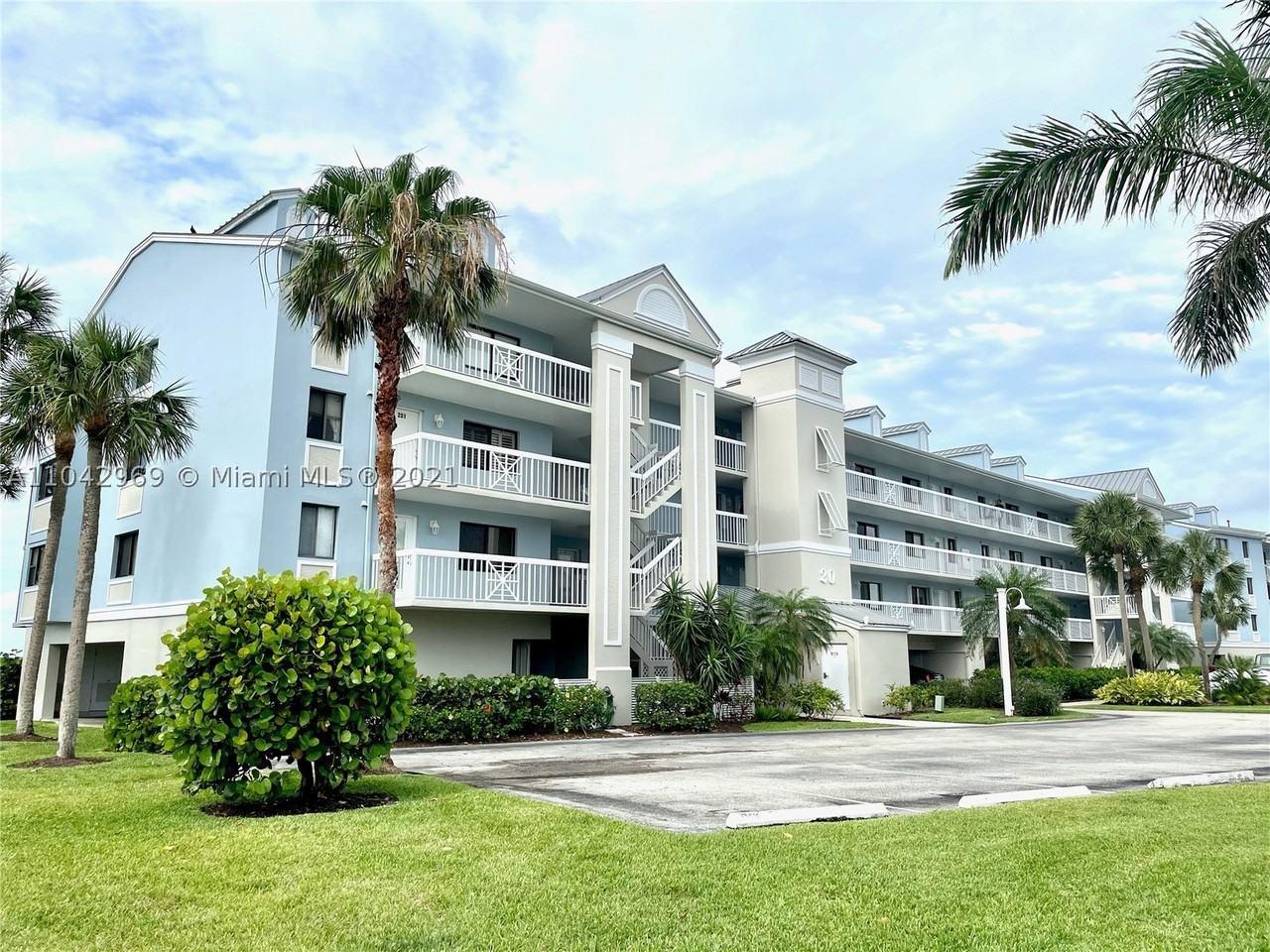 20 Ne Plantation Rd #306
