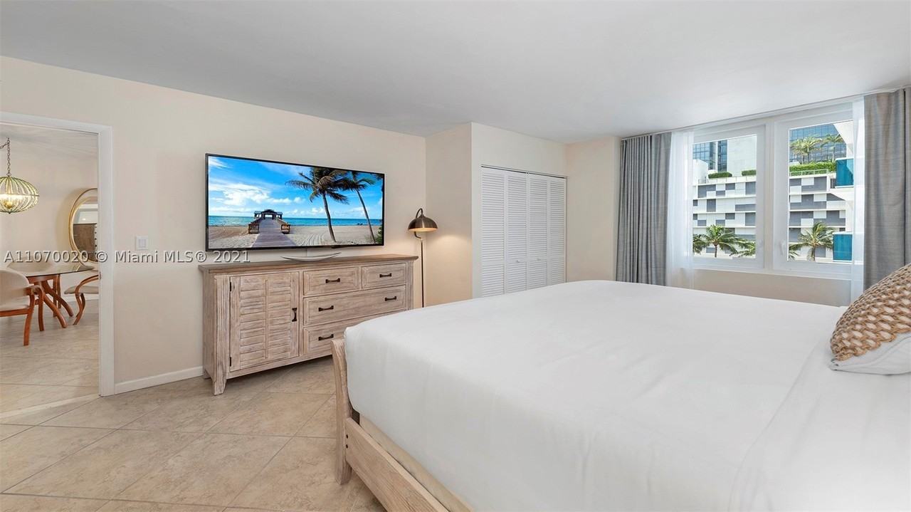 2301 Collins Ave #301 - Photo 3 of 19