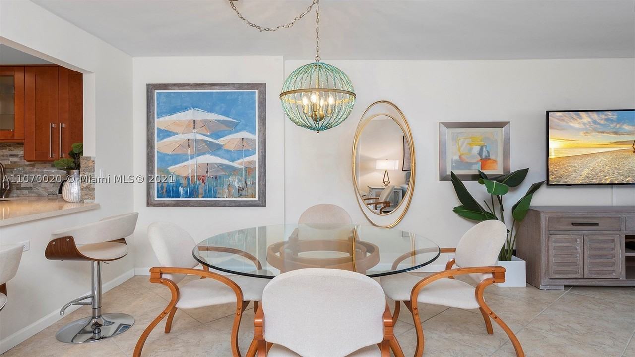 2301 Collins Ave #301 - Photo 5 of 19