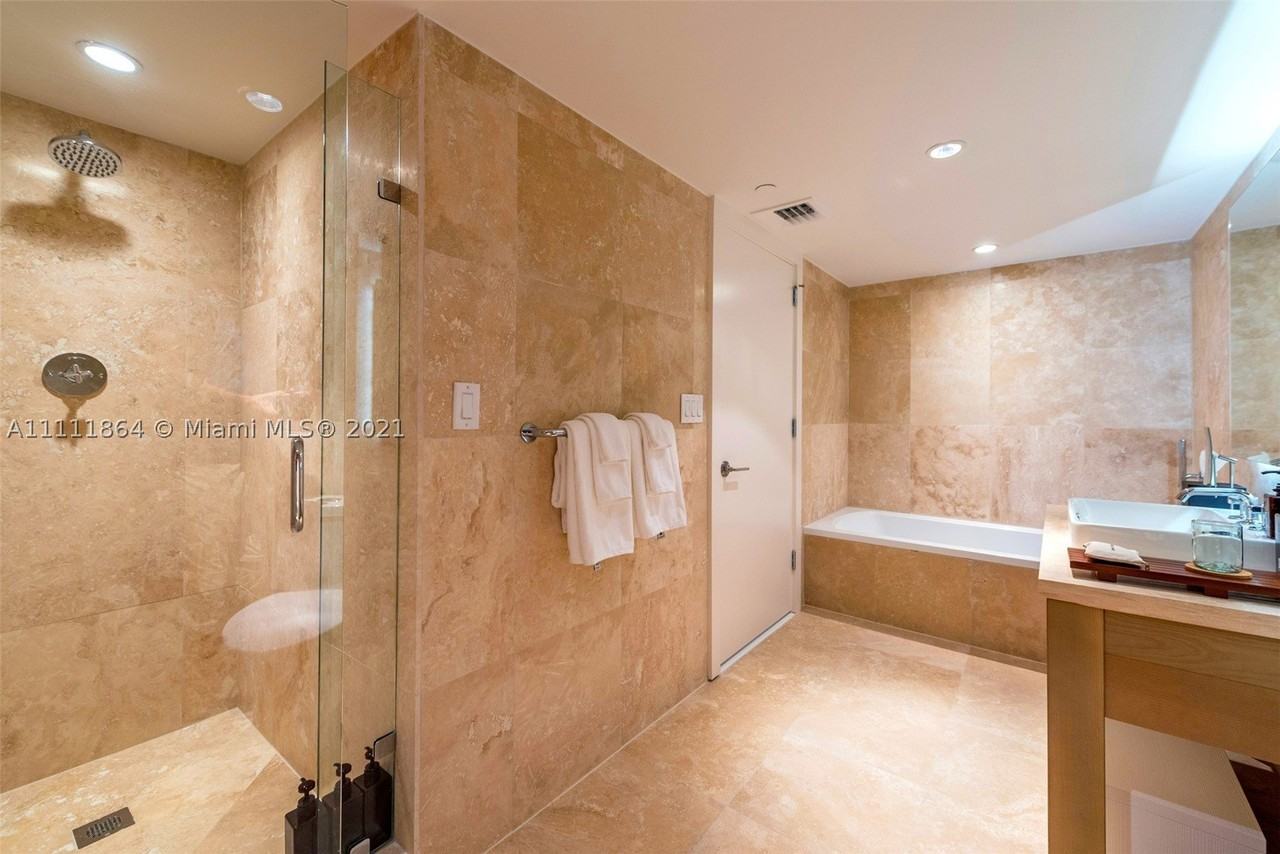 102 24th St #906 - Photo 5 of 15