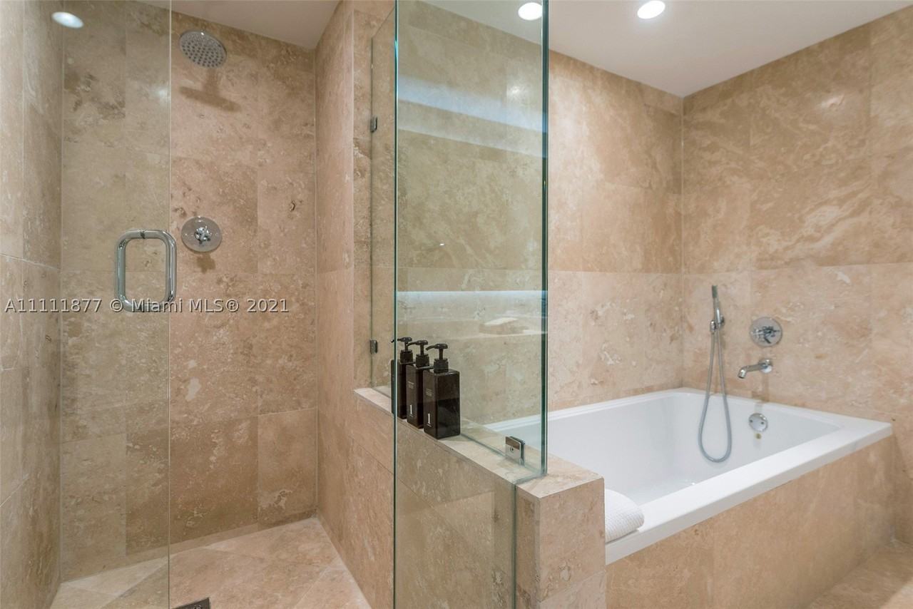 102 24th St #915 - Photo 4 of 17