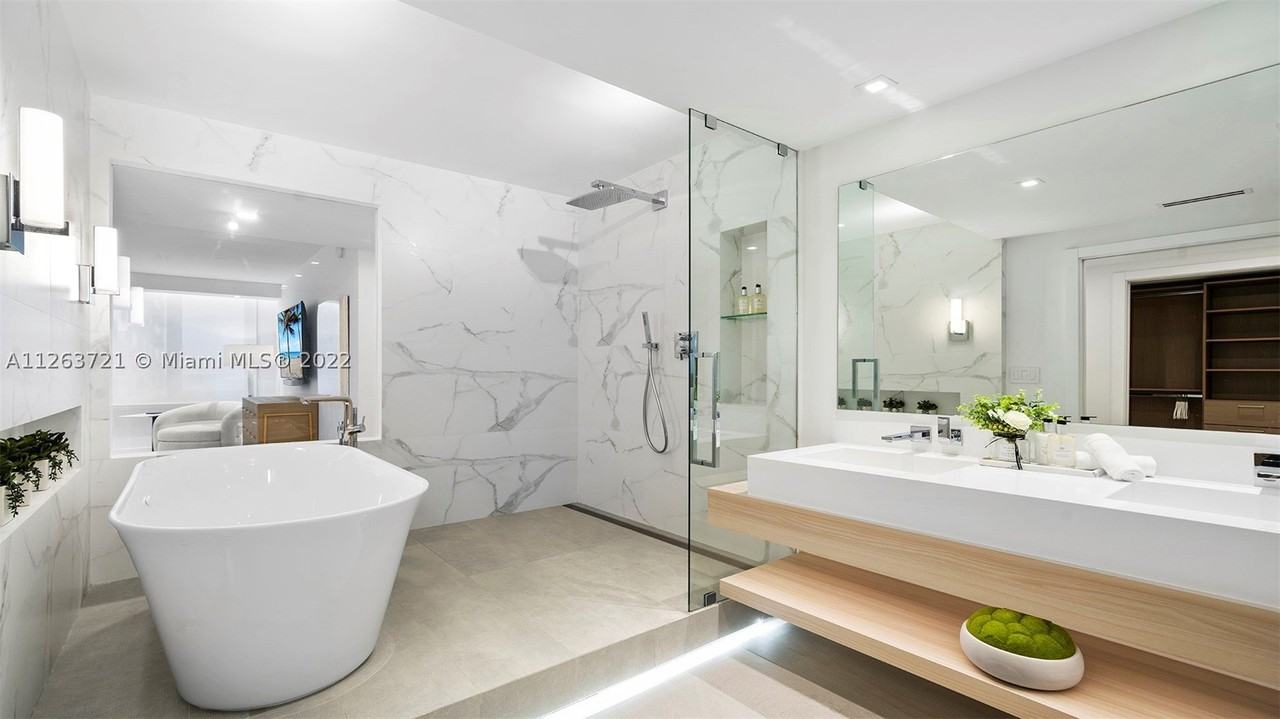 2301 Collins Ave #641 - Photo 5 of 31