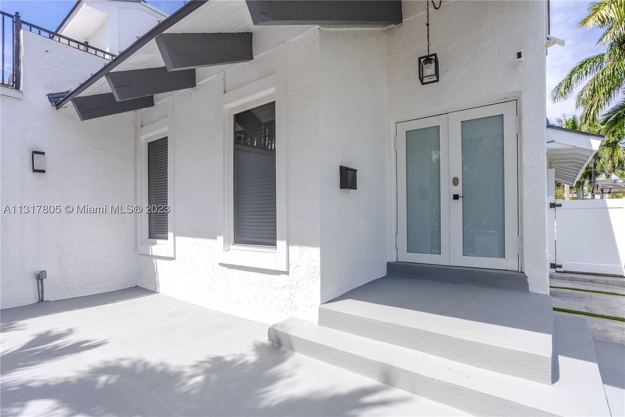 1109 Hollywood Blvd - Photo 6 of 50