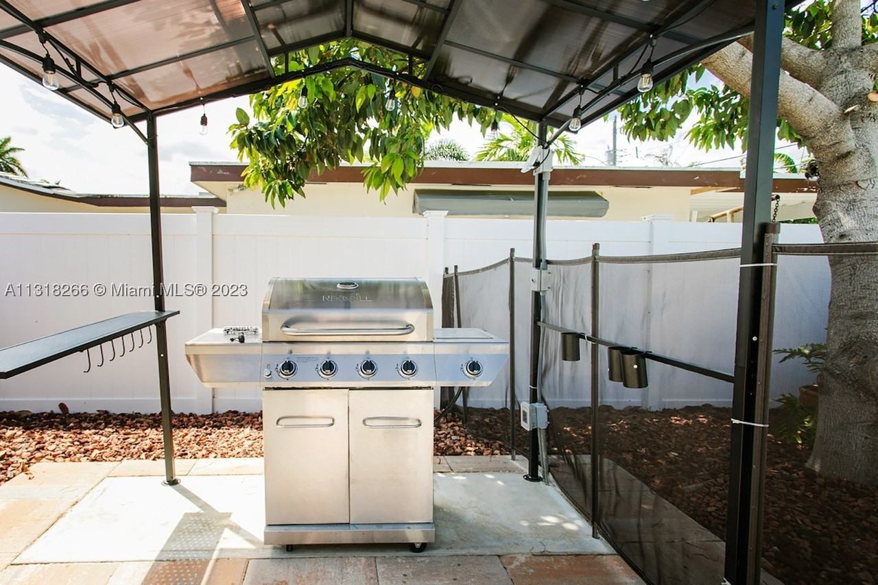 1311 Rodman St - Photo 6 of 42