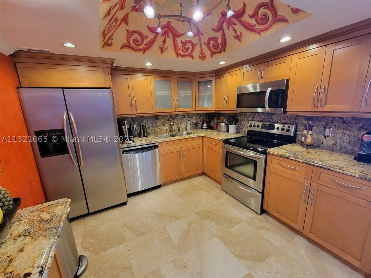 5151 Collins Ave #1036 - Photo 4 of 32