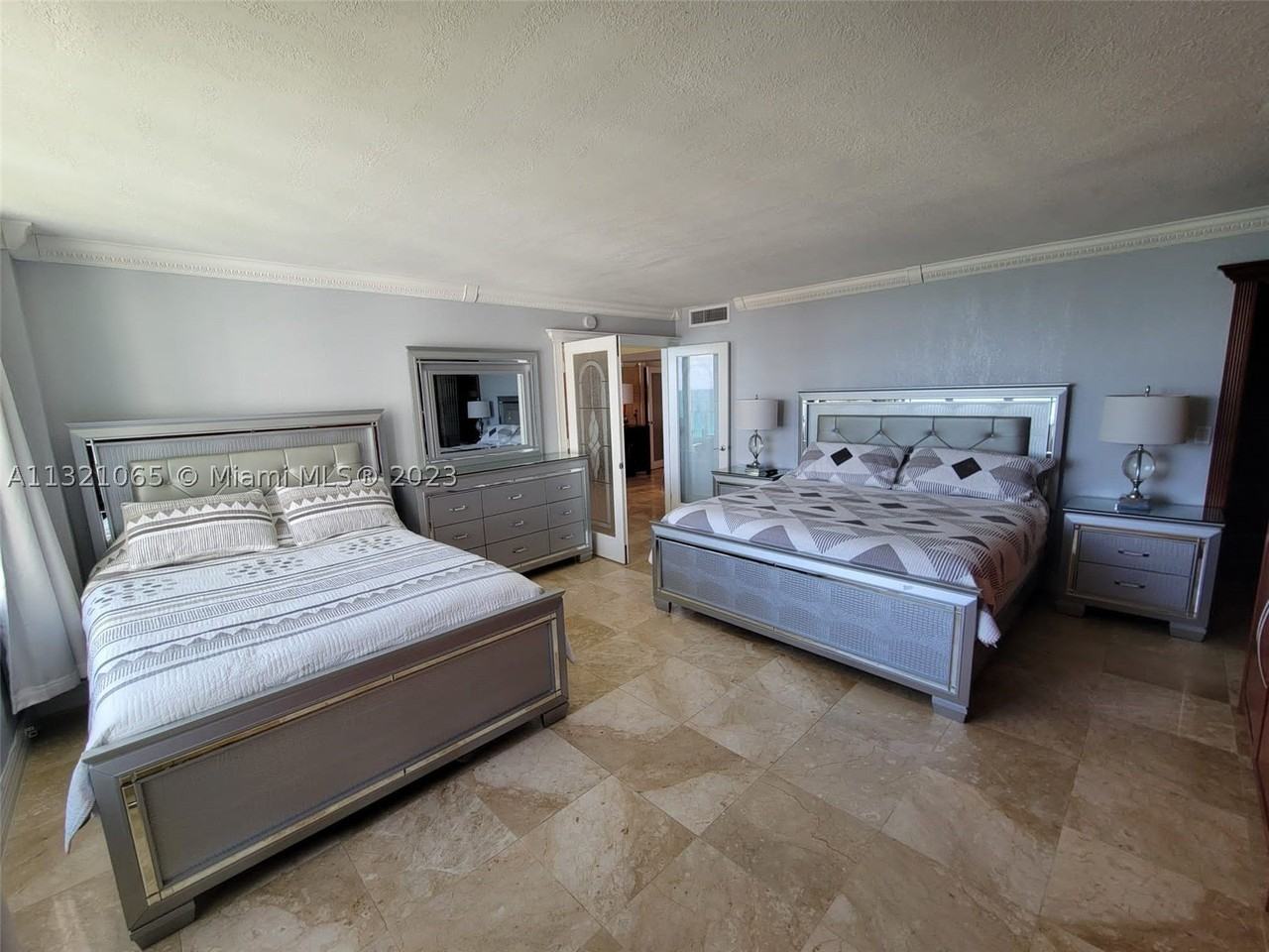 5151 Collins Ave #1036 - Photo 5 of 32