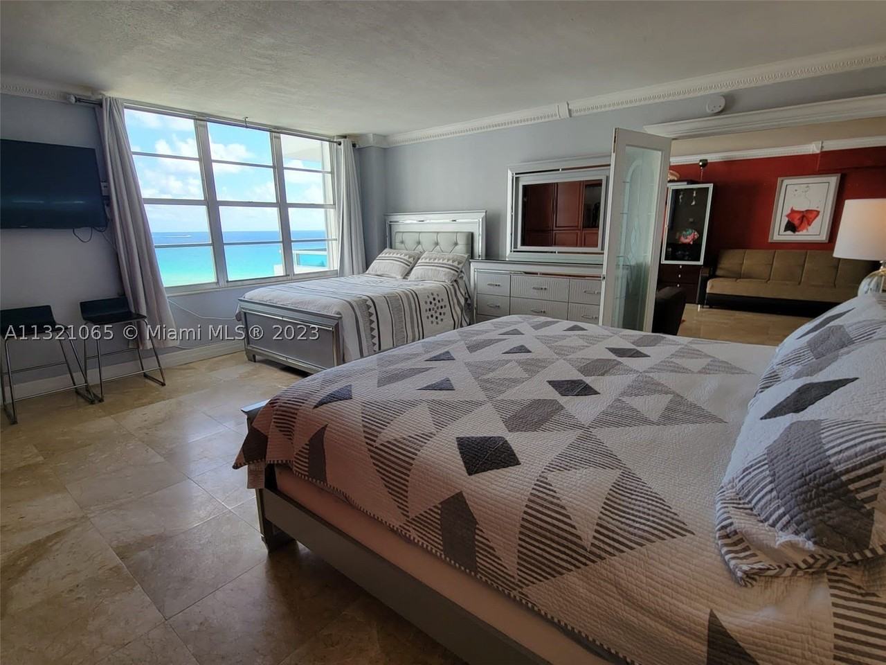 5151 Collins Ave #1036 - Photo 6 of 32