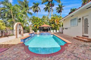 featured image of 1049 N Southlake Dr