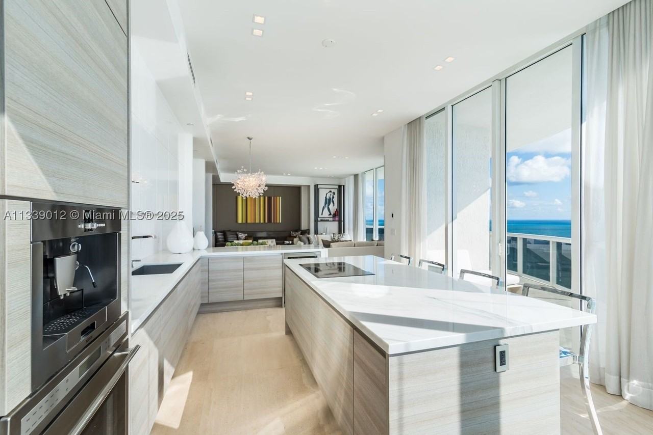 16001 Collins Ave #3201 - Photo 7 of 41