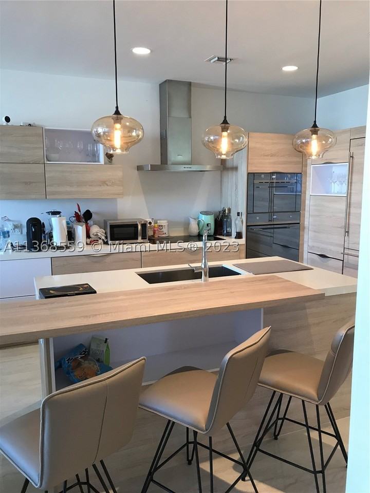 16385 Biscayne Blvd #7 - Photo 6 of 45