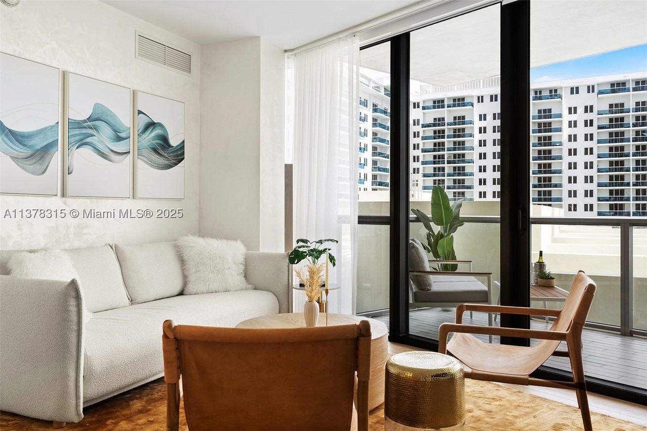 2201 Collins Ave #811 - Photo 6 of 39