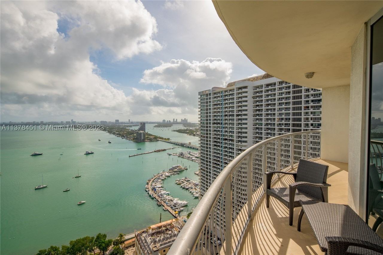 1750 N Bayshore Dr #3201 - Photo 3 of 35