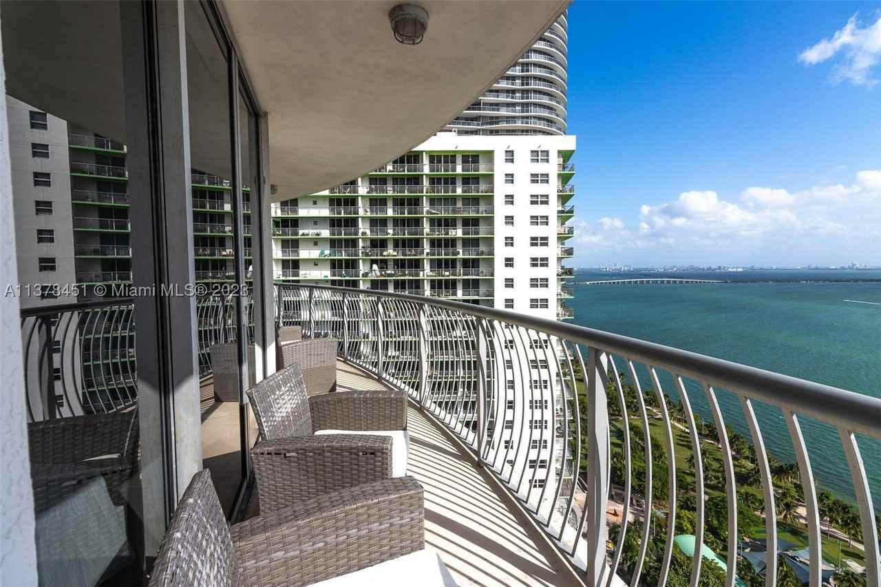 1750 N Bayshore Dr #3201 - Photo 4 of 35