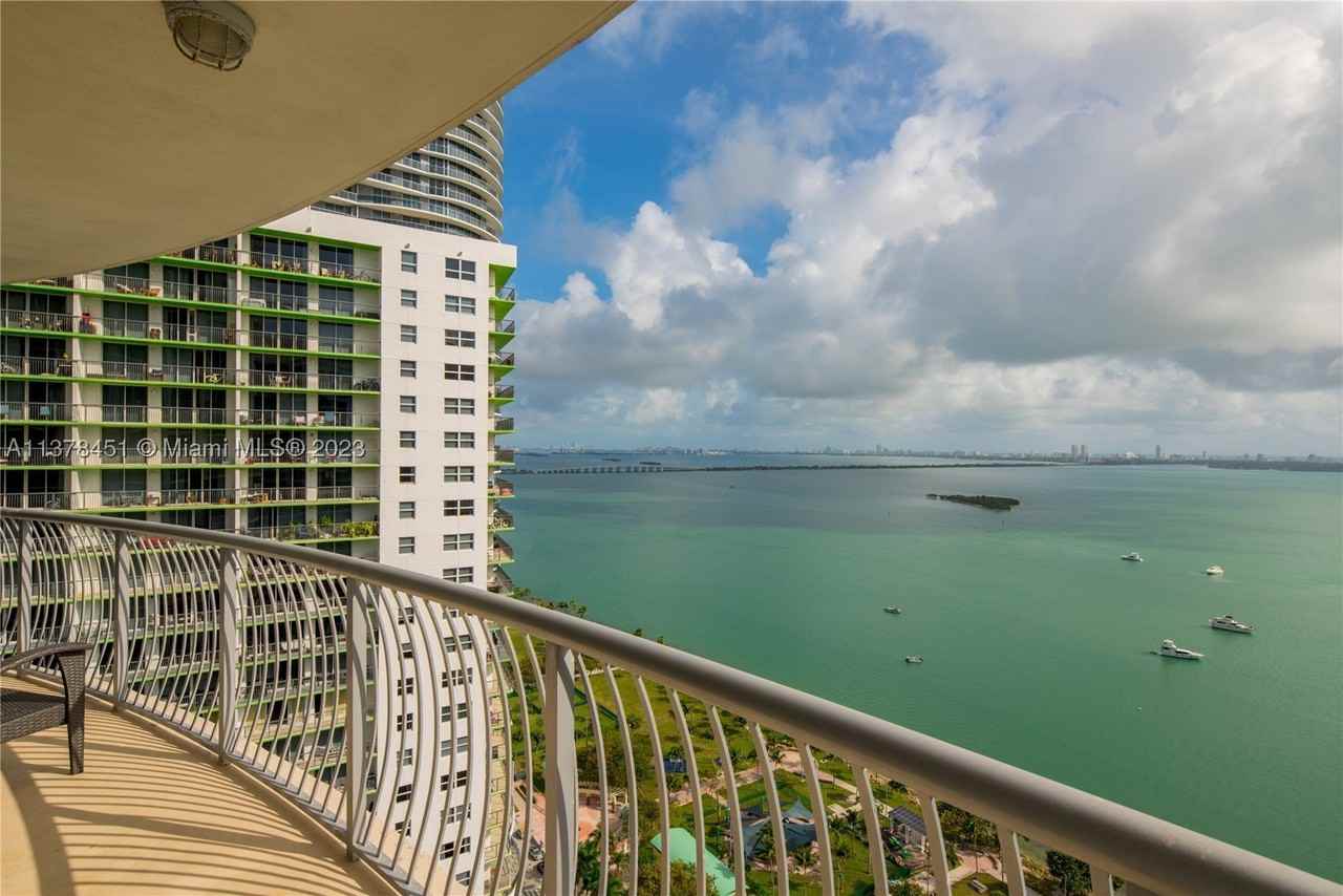 1750 N Bayshore Dr #3201 - Photo 5 of 35