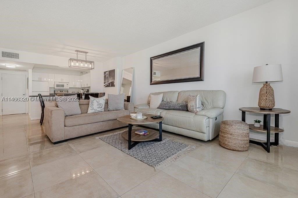 2301 Collins Ave #803 - Photo 6 of 22