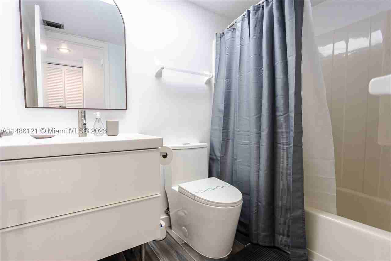 500 N Francisco St #234 - Photo 6 of 50