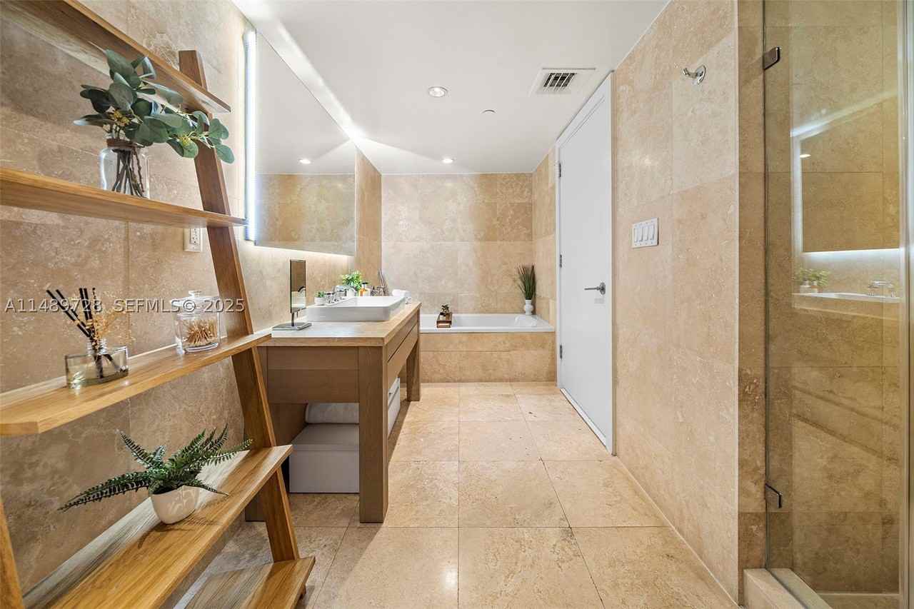 102 24th St #1412 - Photo 4 of 37
