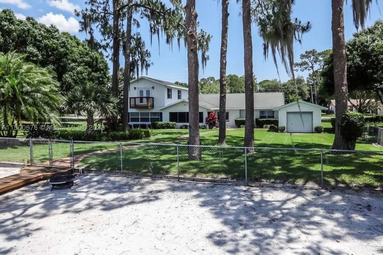 1608 Lake Clay Dr - Photo 3 of 23