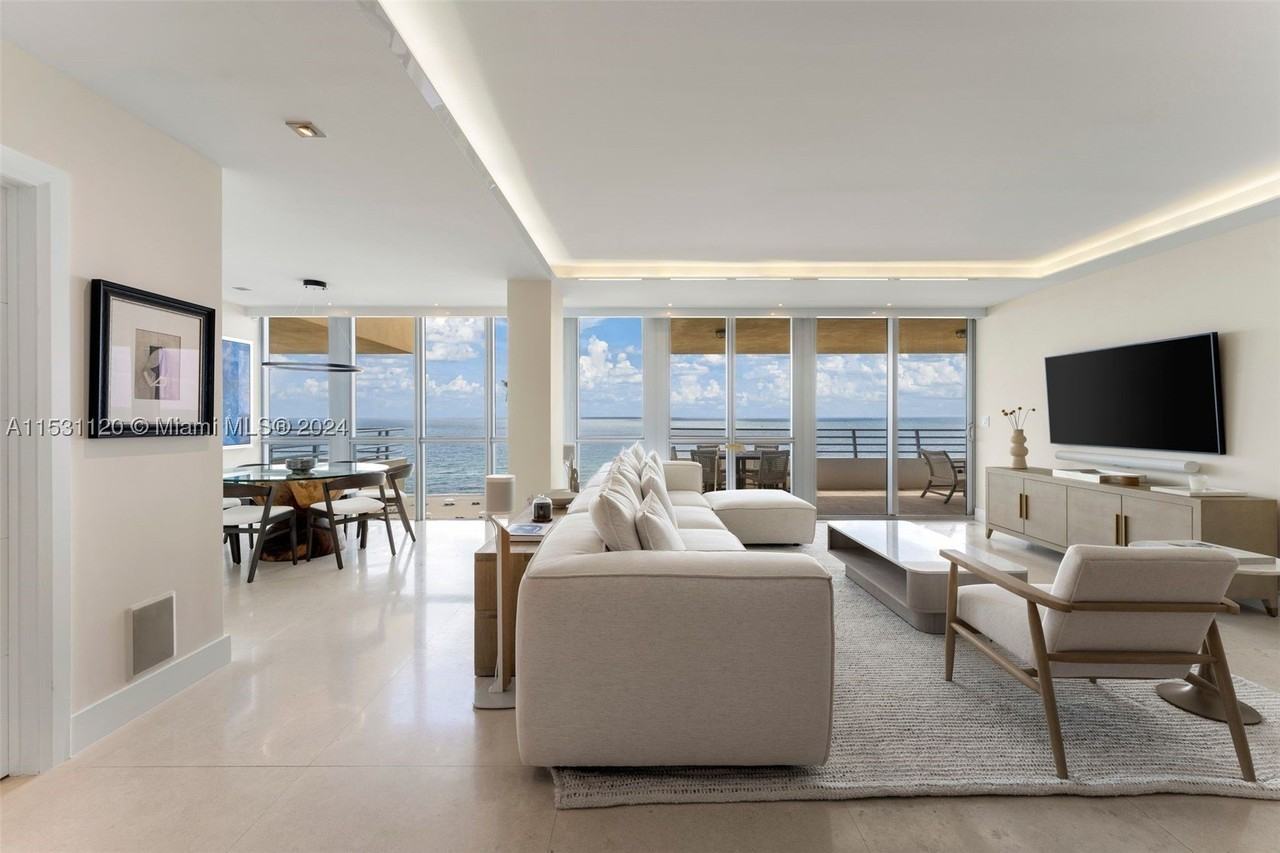 101 Ocean Dr #907 - Photo 3 of 32