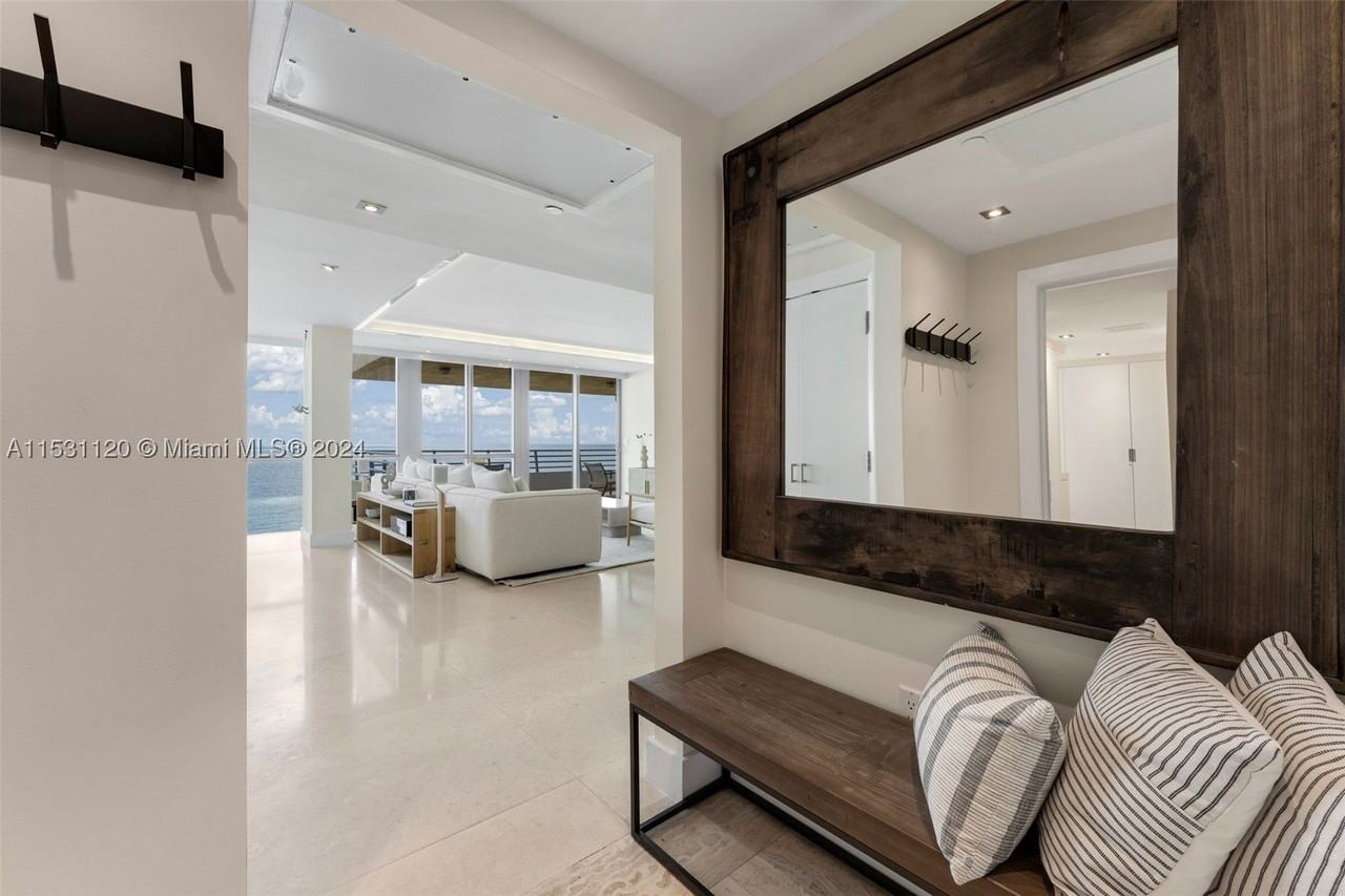101 Ocean Dr #907 - Photo 4 of 32
