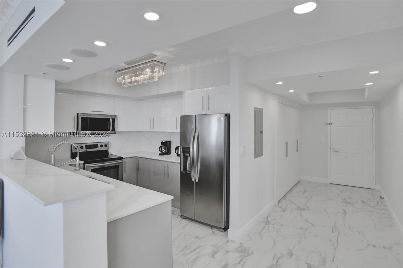 16699 Collins Ave #2209 - Photo 3 of 28