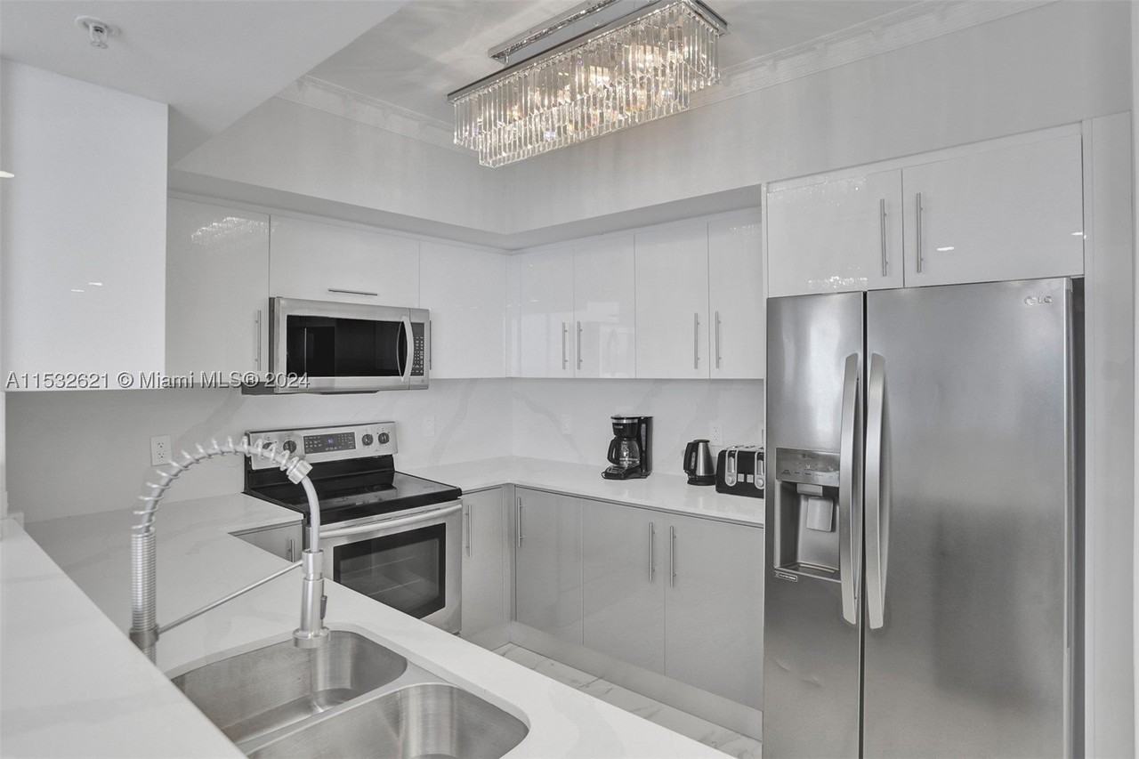 16699 Collins Ave #2209 - Photo 4 of 28