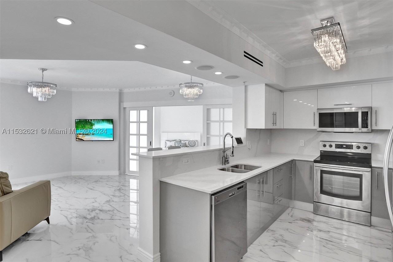16699 Collins Ave #2209 - Photo 5 of 28