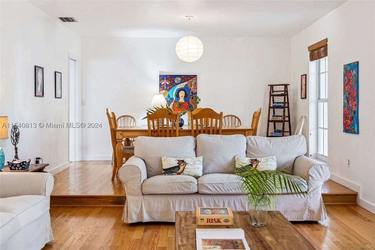 10130 Sw 70th Ave - Photo 2 of 50