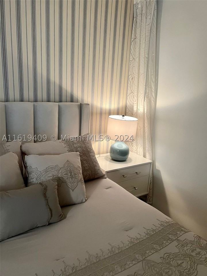 6365 Collins Ave #2610 - Photo 6 of 49