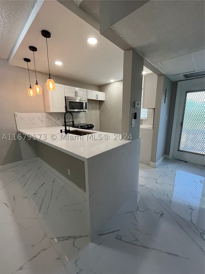 5102 Nw 36th St #605 - Photo 5 of 22