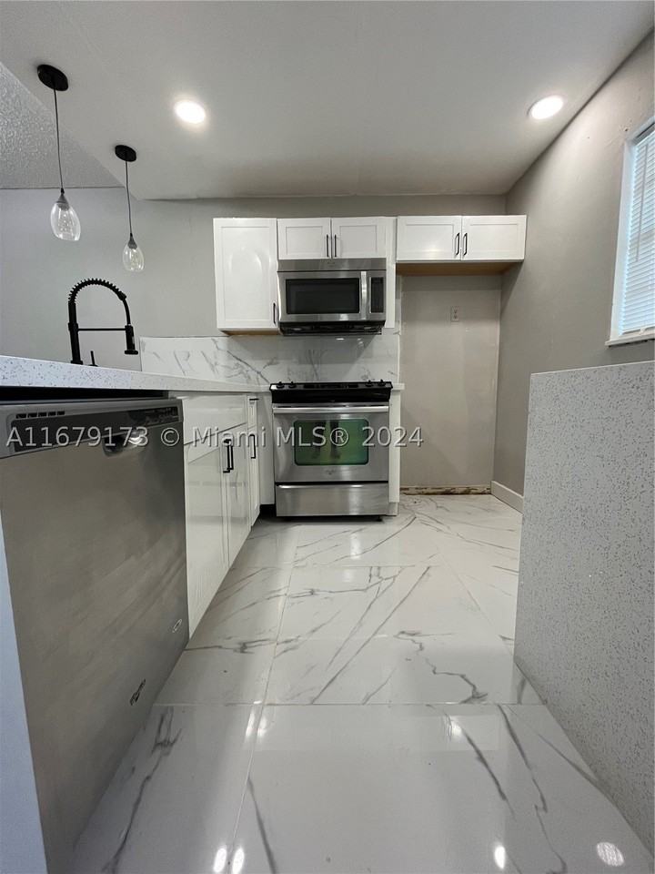 5102 Nw 36th St #605 - Photo 6 of 22