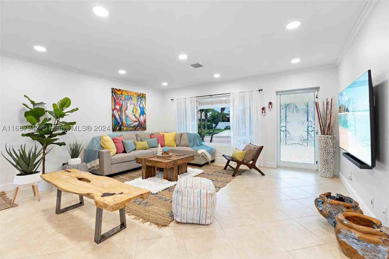 290 Tropic Dr #290 - Photo 7 of 33