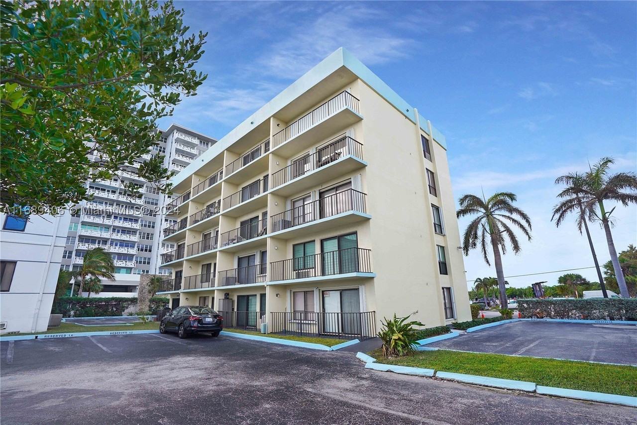 3215 N Ocean Dr #301 - Photo 3 of 27