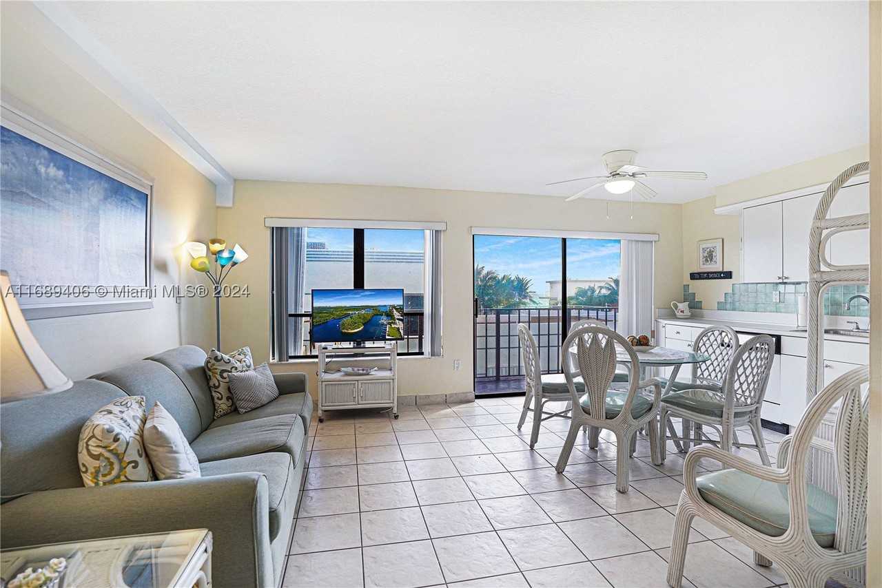 3215 N Ocean Dr #301 - Photo 4 of 27