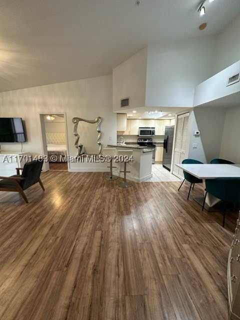 2119 Se 10th Ave #917 - Photo 2 of 15