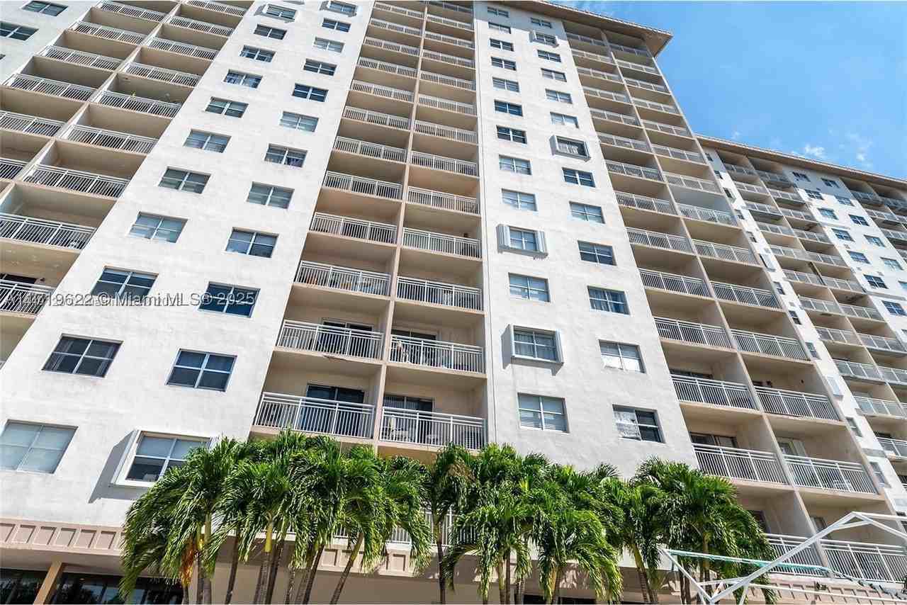 400 Kings Point Dr #1003
