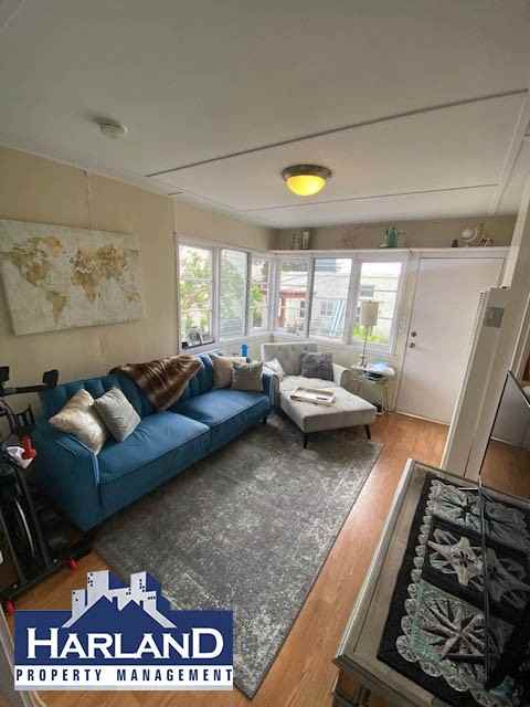 3225 Columbia St - Photo 5 of 9