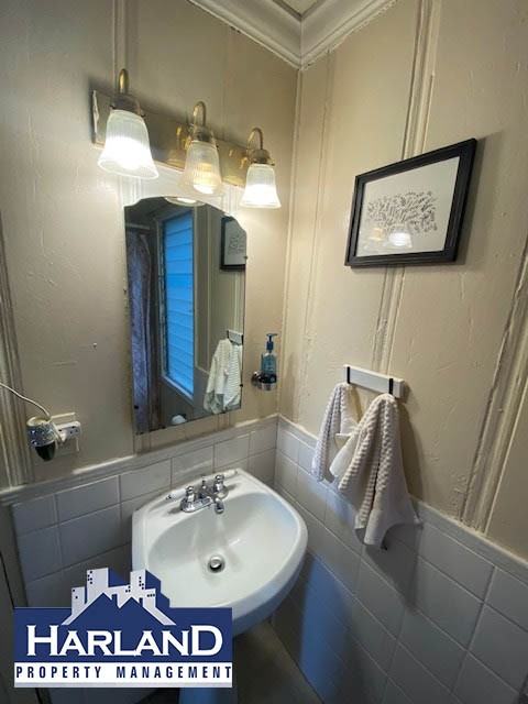 3225 Columbia St - Photo 6 of 9