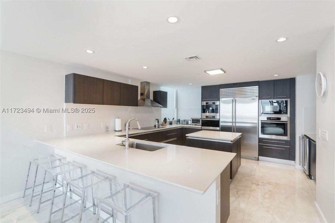 17001 Collins Ave #4101 - Photo 7 of 26