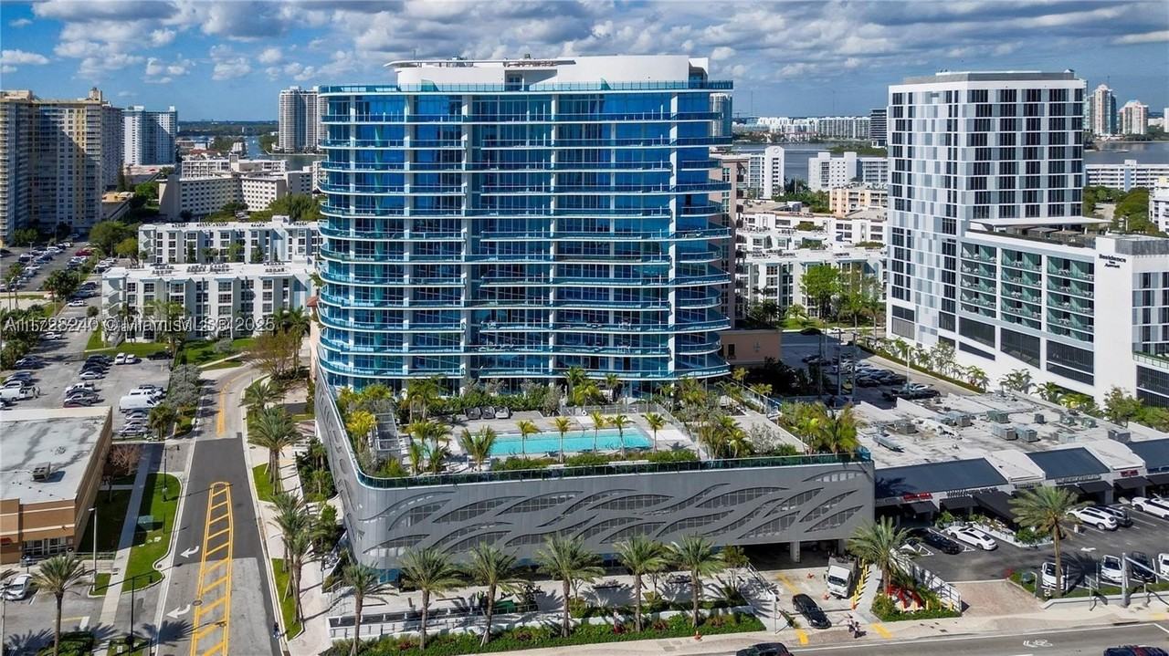 17550 Collins Ave #601