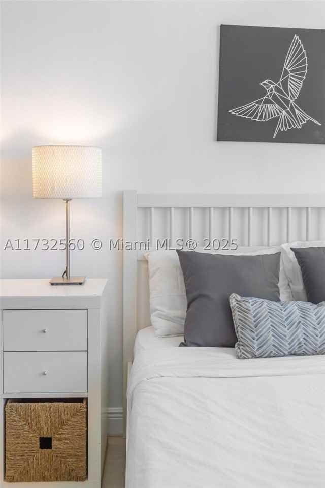 5445 Collins Ave #1623 - Photo 4 of 20