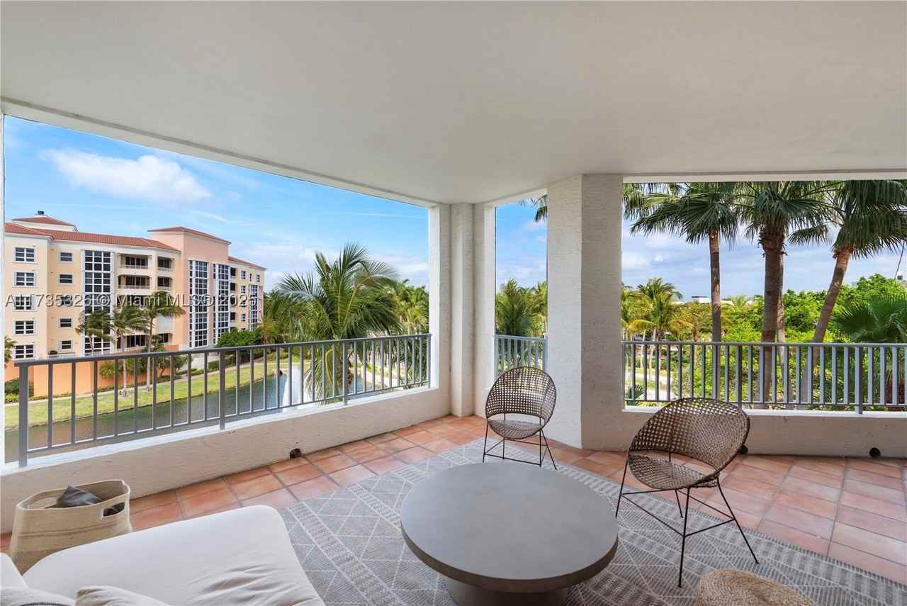 705 Crandon Blvd #405 - Photo 4 of 29