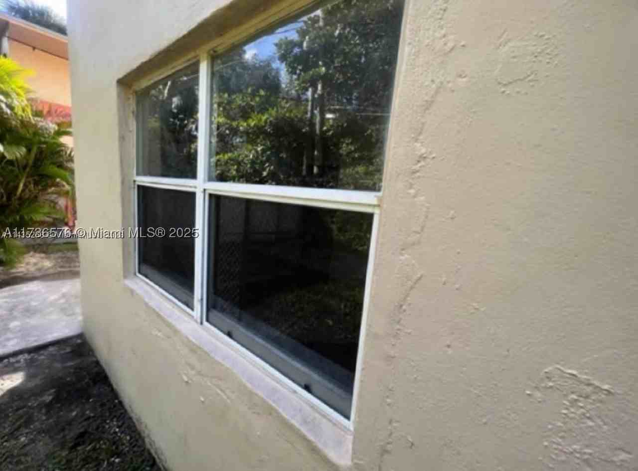 624 Sw 16th Ave #C - Photo 2 of 26