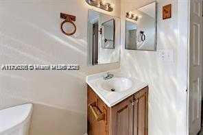 624 Sw 16th Ave #C - Photo 4 of 26