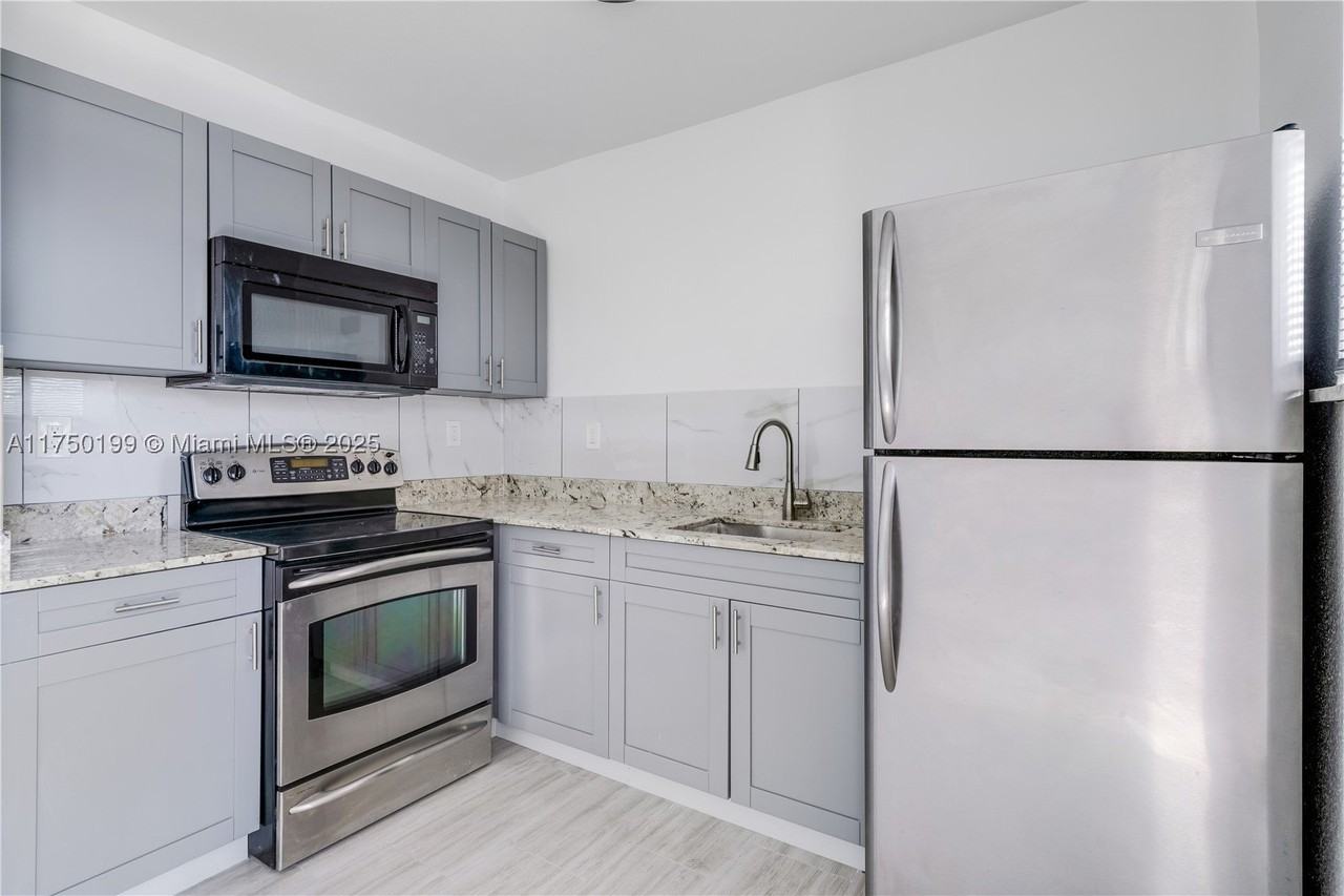 1281 Nw 61st St #2 - Photo 5 of 13