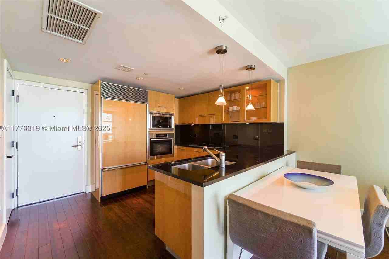 6801 Collins Ave - Photo 3 of 29